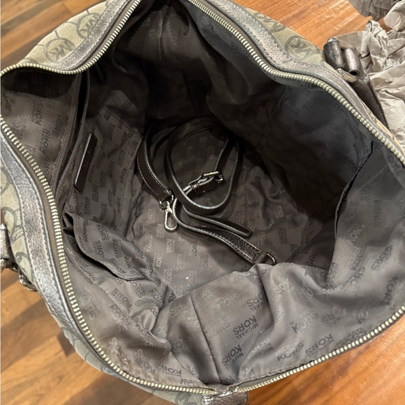 Michael Kors Monogram Gray Bag - Picture 8 of 16